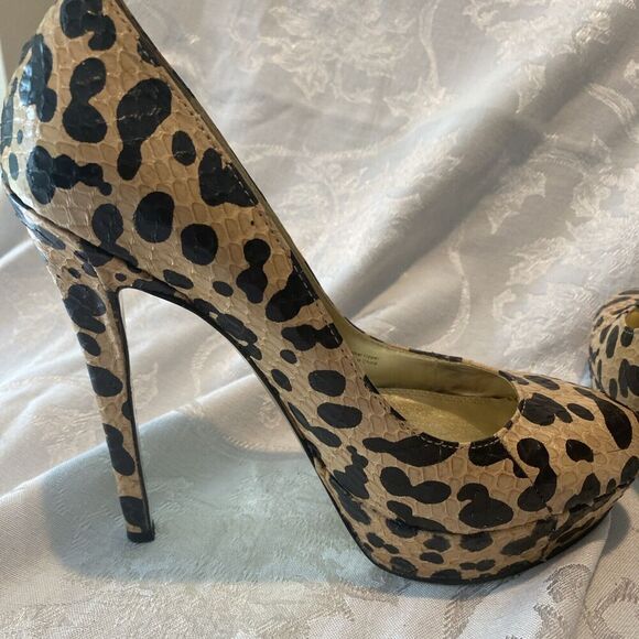 Bebe Textured Animal Print Heels Size 7 - Picture 4 of 9